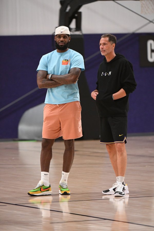 Trading and buyouts are full of obstacles: Why it is almost impossible for James to leave the Lakers this summer