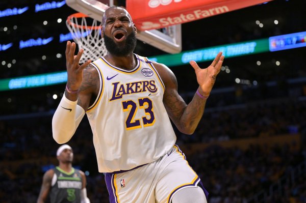 The new season is expected to break the record! James played 1,562 regular season games in his career, the first 50 games away from history